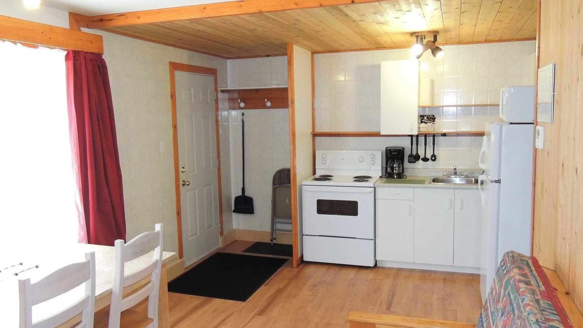 Viewpoint Rv & Cottages Salmon Arm Exterior foto